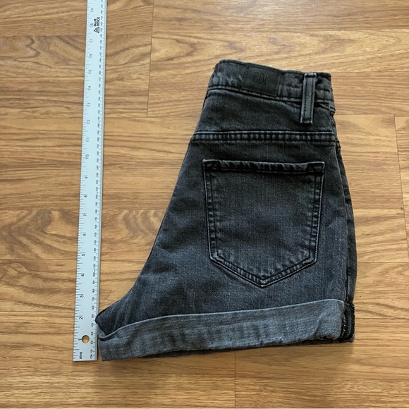 Urban Outfitters BDG Black Mom High-Rise Jean Shorts Cuffed Button Fly Size 26 - Picture 9 of 9
